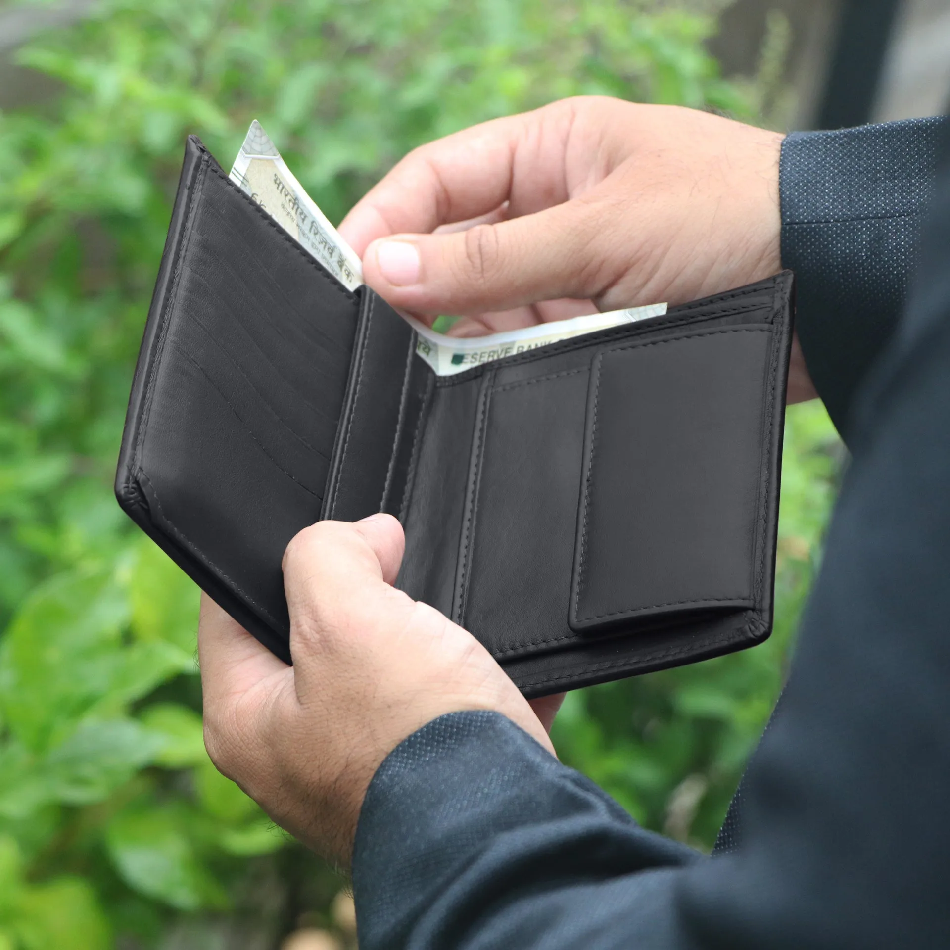 10027 Tan Vertical Bifold Wallet