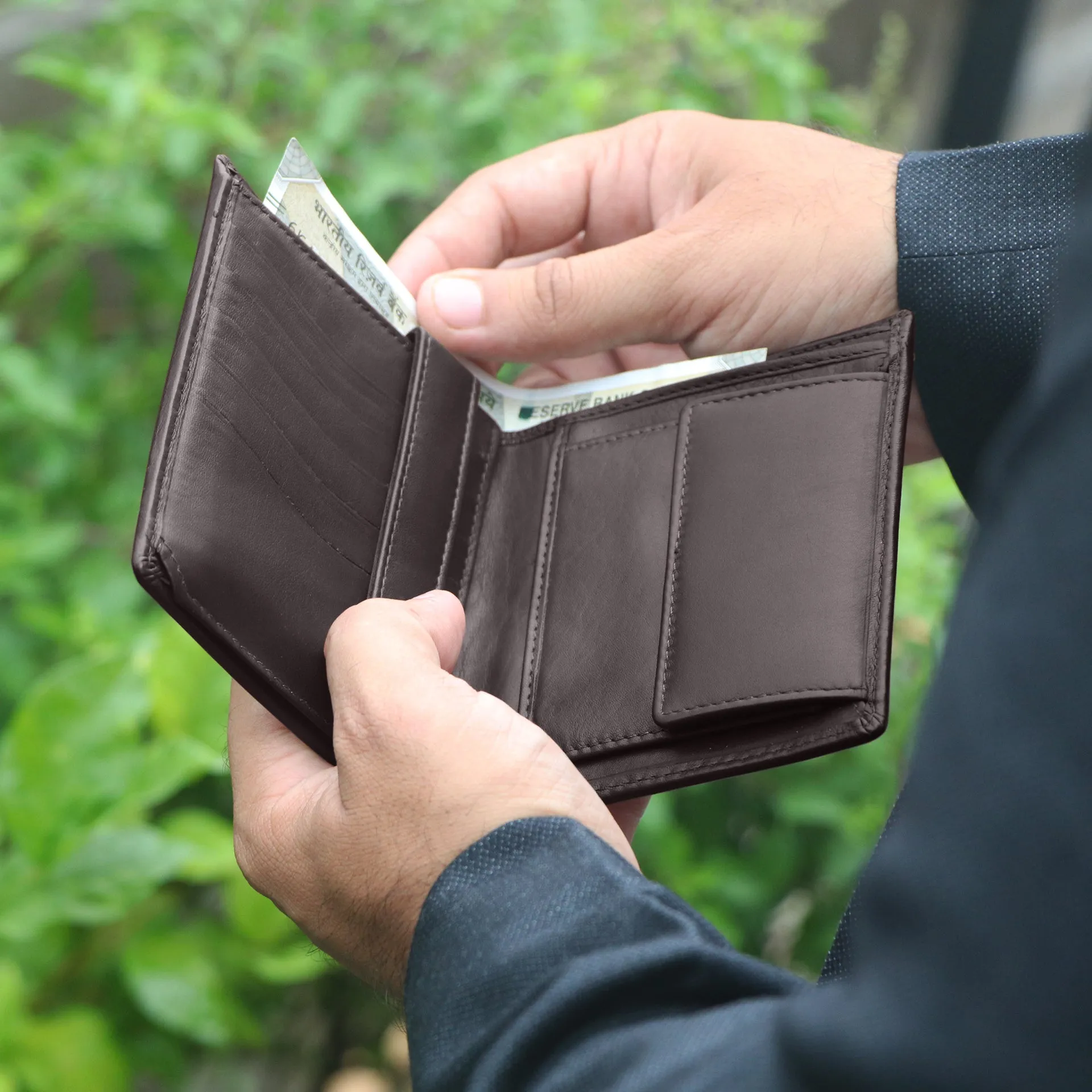 10027 Tan Vertical Bifold Wallet