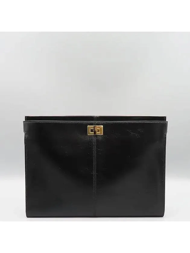 8M0413 Clutch Bag